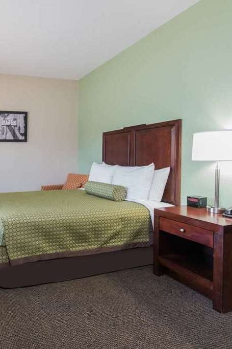 Hotel Baymont by Wyndham Pierre photo 2