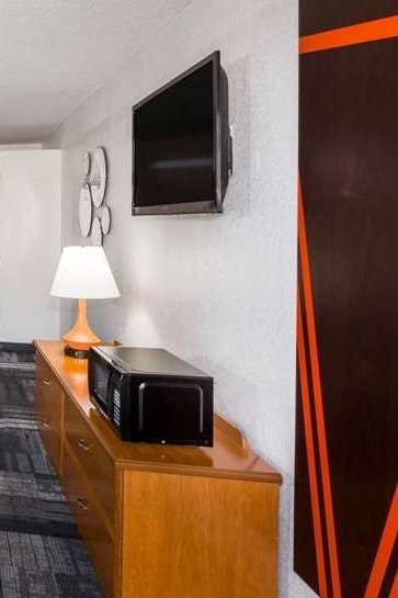 Hotel Howard Johnson by Wyndham Winter Haven FL photo 4