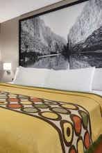 Hotel Super 8 by Wyndham Universal City photo 1