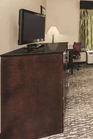 Hotel La Quinta Inn & Suites by Wyndham Louisville East photo 4