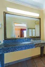Hotel Super 8 Greenville TX photo 5