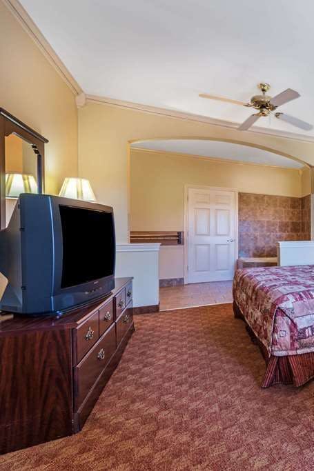 Hotel Super 8 Greenville TX photo 3