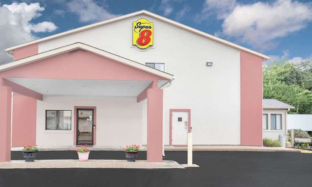 Super 8 by Wyndham East Moline