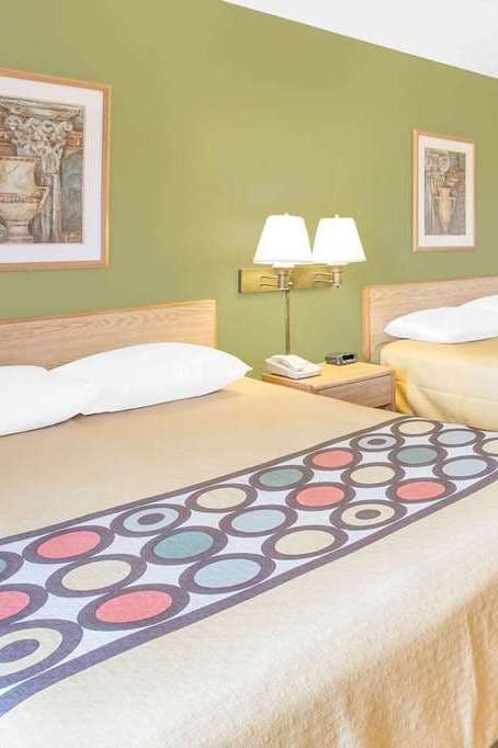 Hotel Super 8 by Wyndham East Moline photo 1