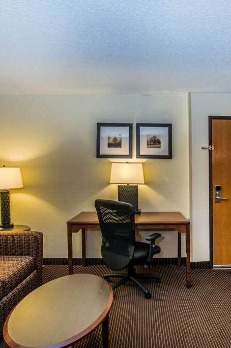 Hotel AmericInn Grand Frk photo 4