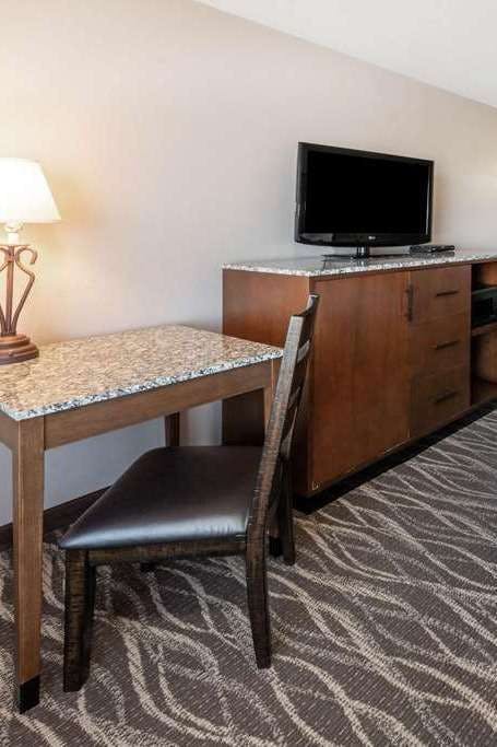 Hotel La Quinta Inn & Suites by Wyndham Belgrade - Bozeman Airport photo 4