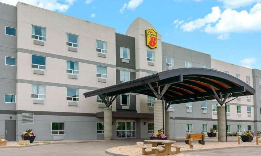 Super 8 by Wyndham Winnipeg East MB