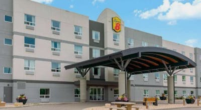 Super 8 by Wyndham Winnipeg East MB