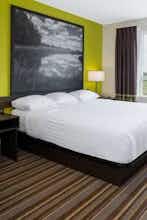 Hotel Super 8 by Wyndham Winnipeg East MB photo 1