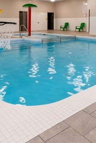 Hotel Super 8 by Wyndham Winnipeg East MB photo 5