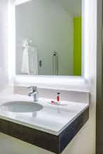 Hotel Super 8 by Wyndham Winnipeg East MB photo 4
