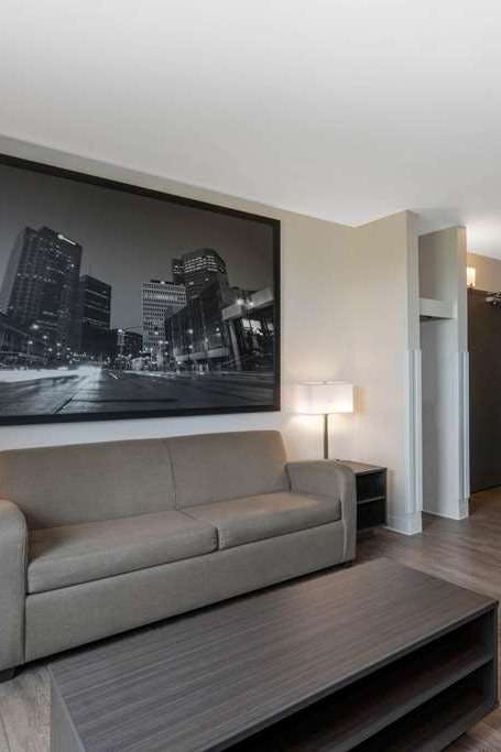 Hotel Super 8 by Wyndham Winnipeg East MB photo 3