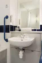 Hotel Days Inn Michaelwood M5 photo 2