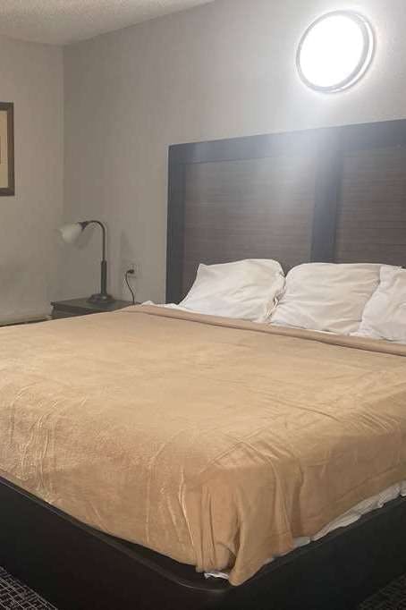 Hotel Days Inn by Wyndham Salisbury, NC photo 1