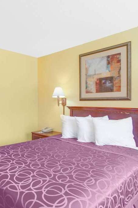 Hotel Baymont by Wyndham Coalinga photo 1