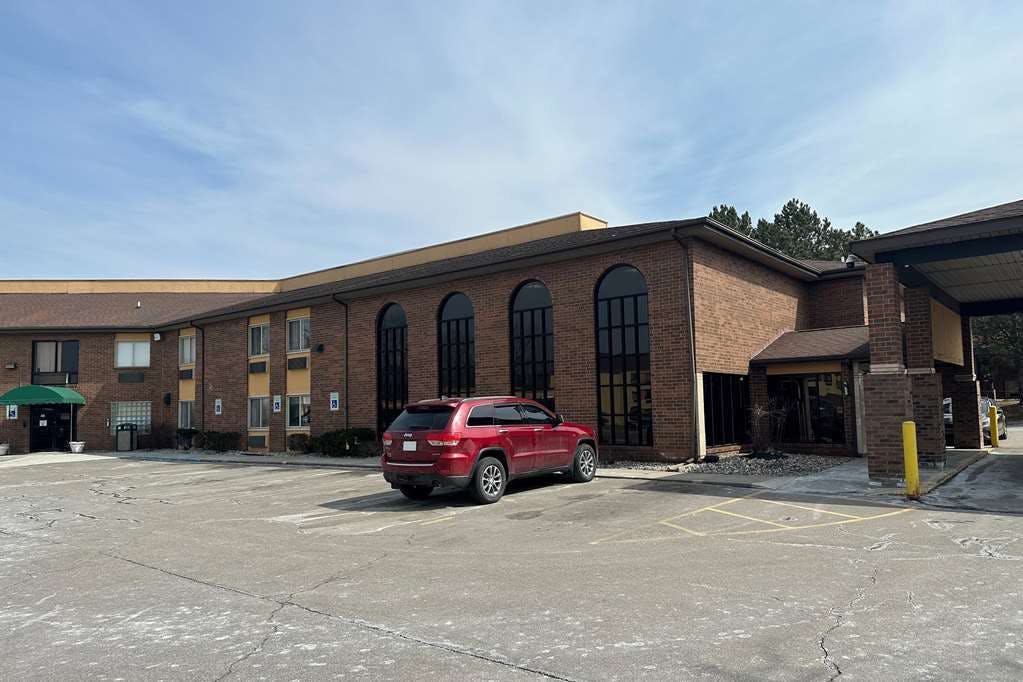Baymont Flint Airport North