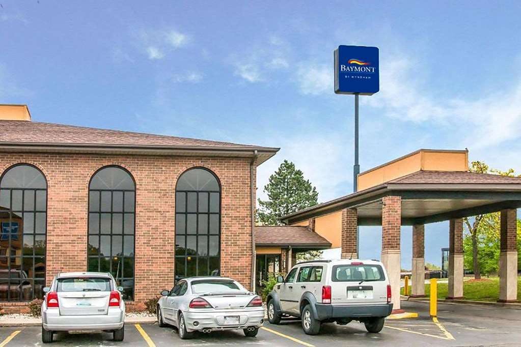 Hotel Baymont Flint Airport North photo 1