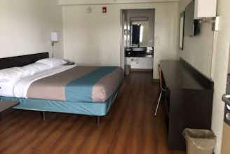 Hotel Days Inn Indianapolis South photo 2