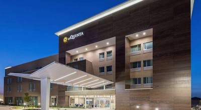 La Quinta Inn & Suites by Wyndham Round Rock near Kalahari