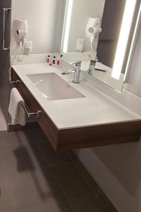 Hotel Microtel Inn & Suites by Wyndham Milford photo 4