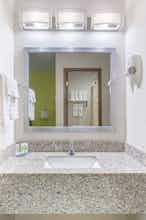 Hotel AmericInn Delafield photo 4