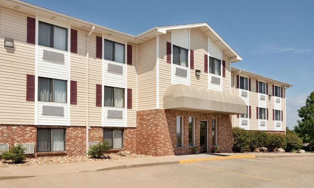 Travelodge by Wyndham Jefferson City