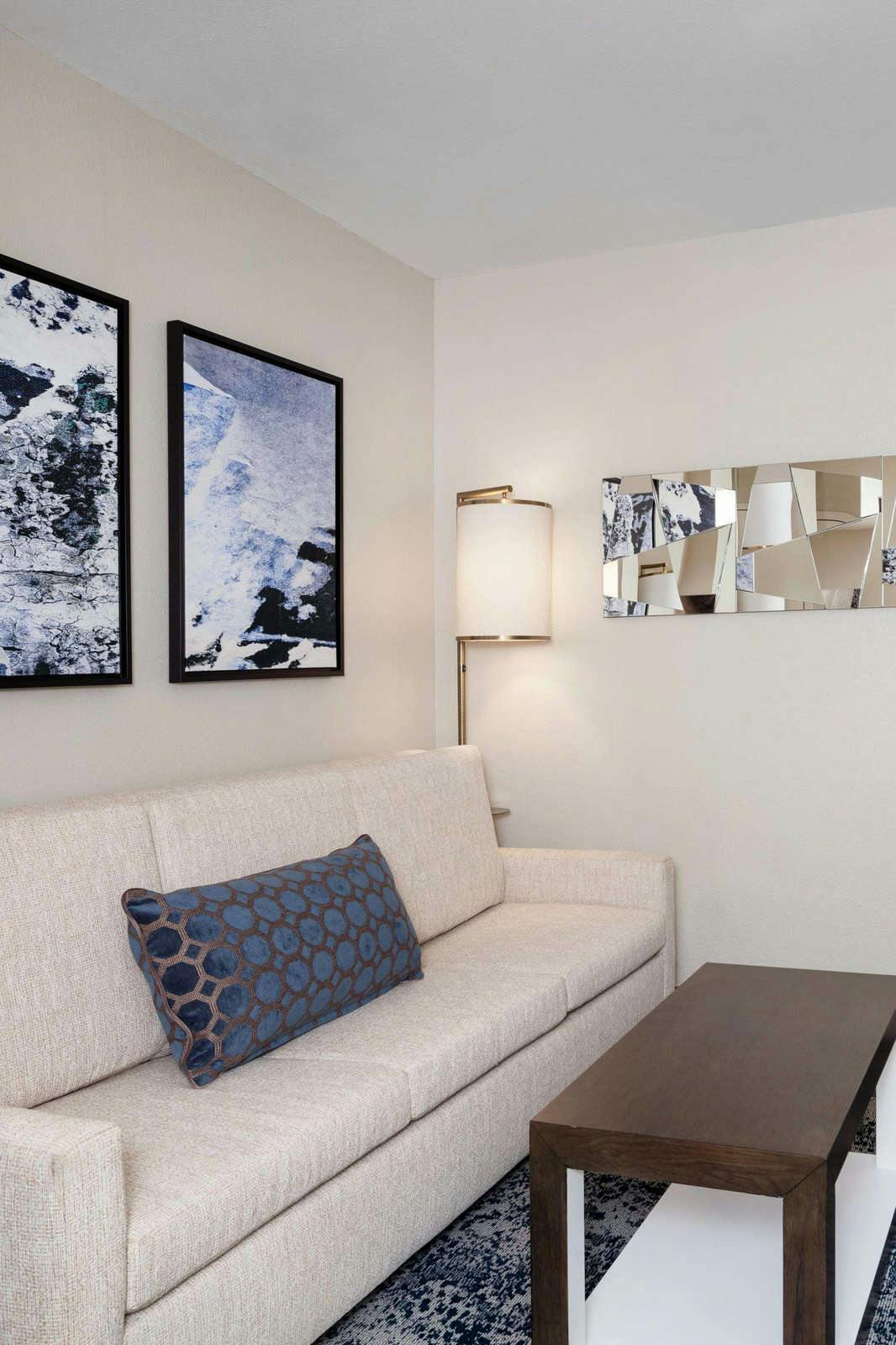 Hotel Delta Hotels by Marriott Virginia Beach Waterfront Suites photo 3