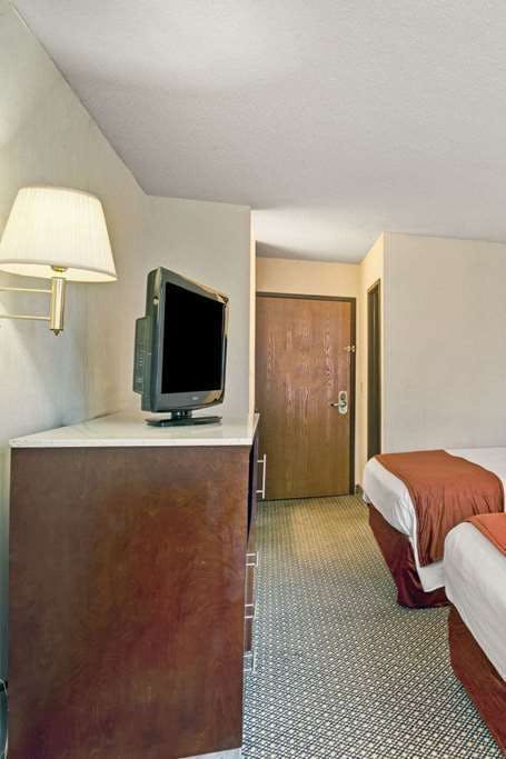 Hotel Baymont by Wyndham Washington Court House photo 3