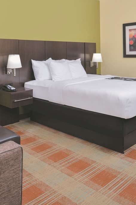 Hotel La Quinta Inn Ste S Newnan photo 2