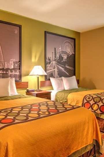 Hotel Super 8 by Wyndham Waterloo photo 1