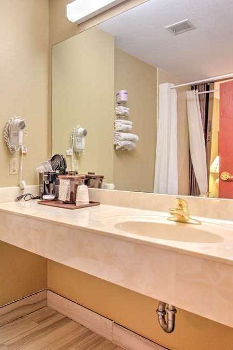 Hotel Super 8 by Wyndham Waterloo photo 5