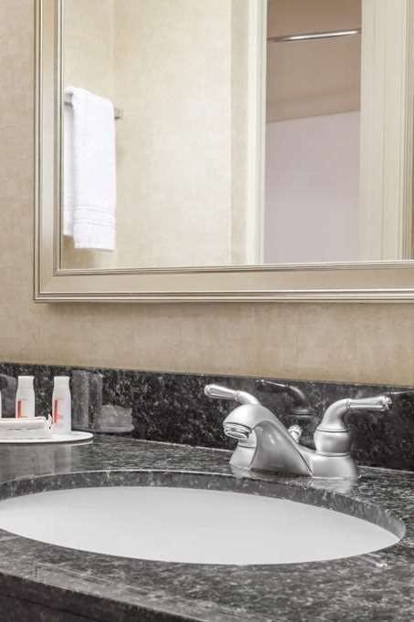 Hotel Howard Johnson by Wyndham Evansville East photo 5