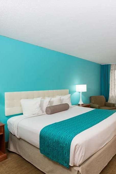 Hotel Howard Johnson by Wyndham Evansville East photo 1