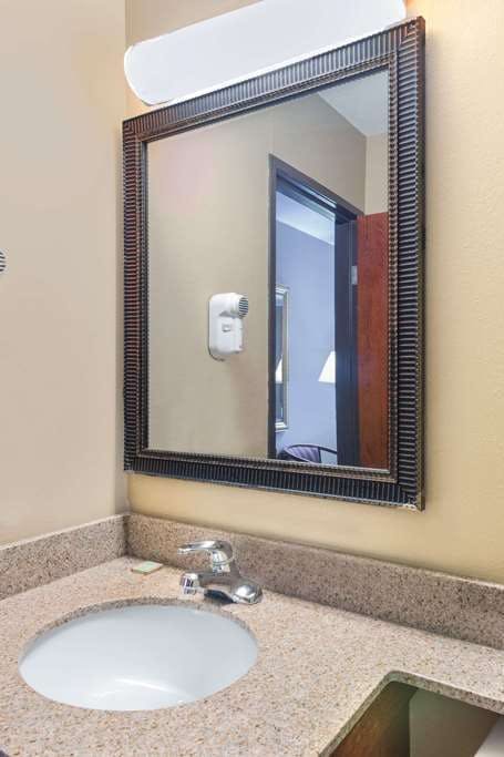 Hotel Super 8 by Wyndham Tilton/Lake Winnipesaukee photo 5