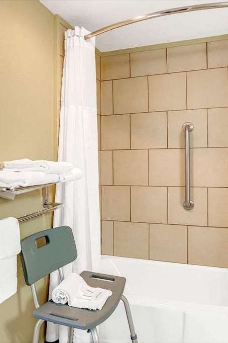 Hotel Baymont by Wyndham Gatlinburg On The River photo 2