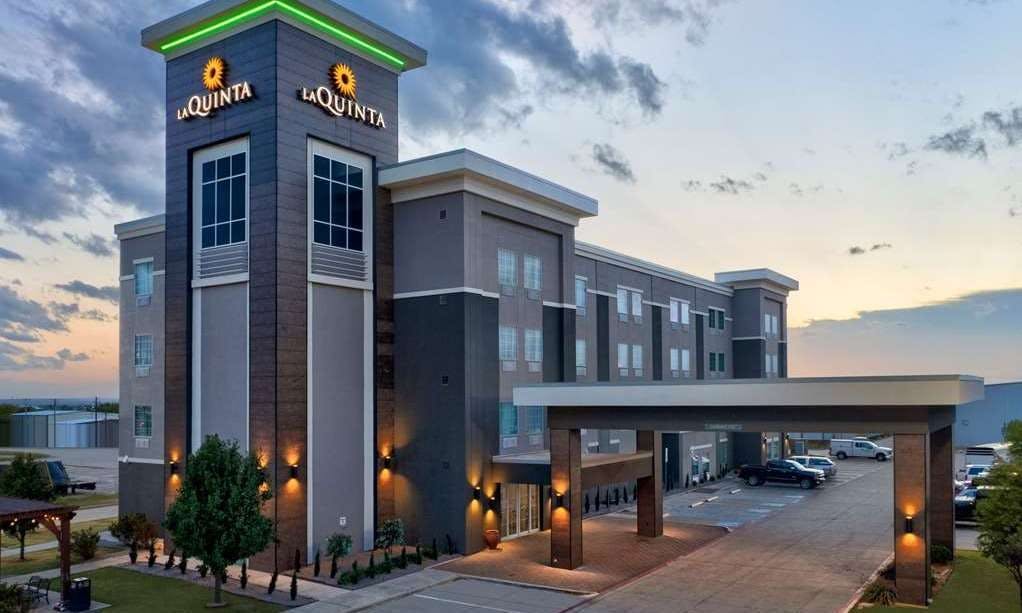 La Quinta Inn & Suites by Wyndham Denton - University Drive