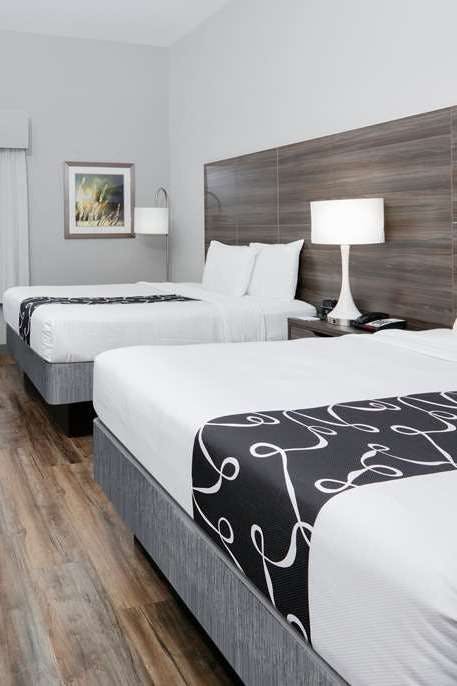 Hotel La Quinta Inn & Suites by Wyndham Denton - University Drive photo 1