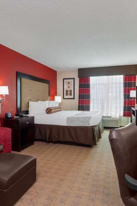 Hotel Wingate by Wyndham Macon I-75 photo 2