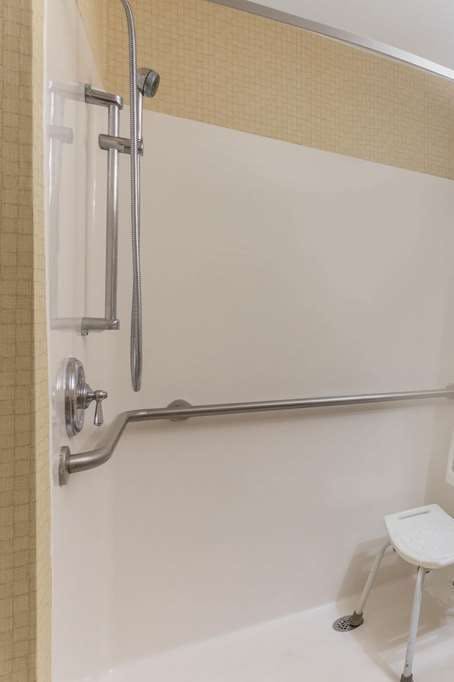 Hotel Wingate by Wyndham Macon I-75 photo 4