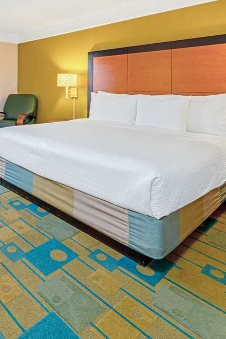 Hotel La Quinta Inn & Suites by Wyndham Salt Lake City Airport photo 2