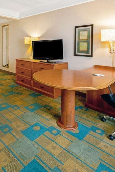 Hotel La Quinta Inn & Suites by Wyndham Salt Lake City Airport photo 3