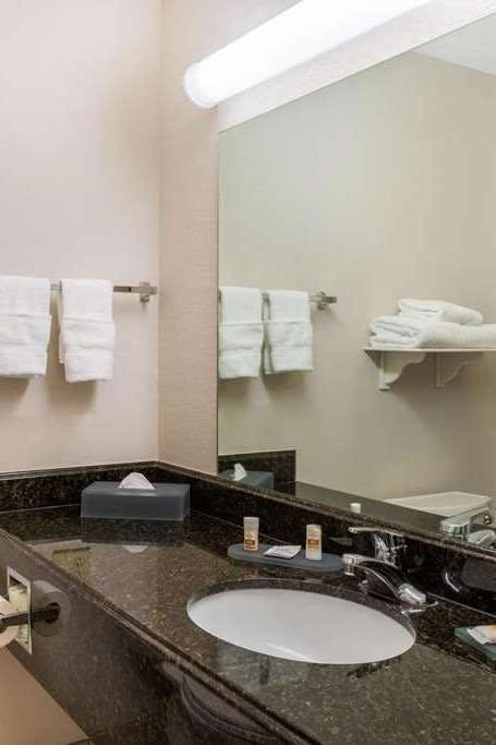 Hotel La Quinta Inn and Suites Fort Myers I-75 photo 3