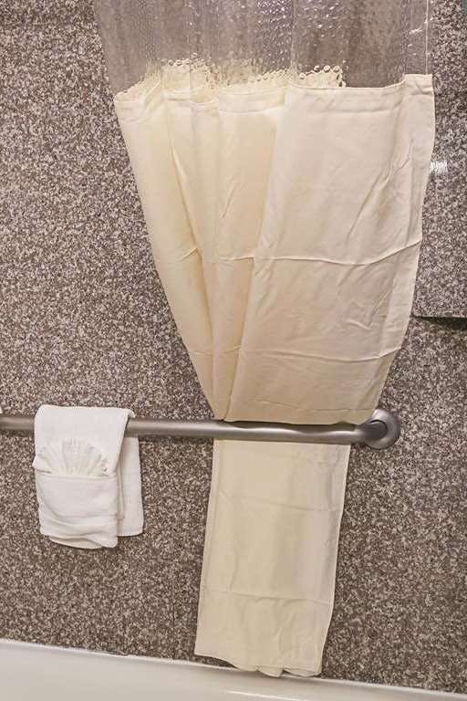 Hotel La Quinta Inn & Suites by Wyndham Kingwood Houston IAH Airpt photo 5