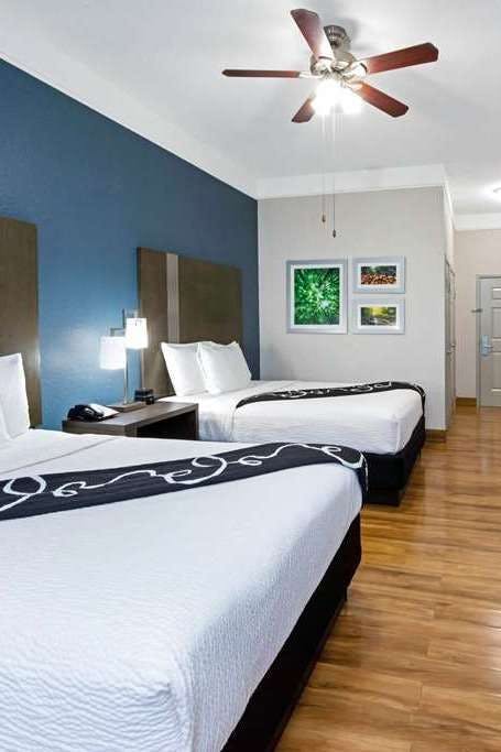 Hotel La Quinta Inn & Suites by Wyndham Kingwood Houston IAH Airpt photo 2