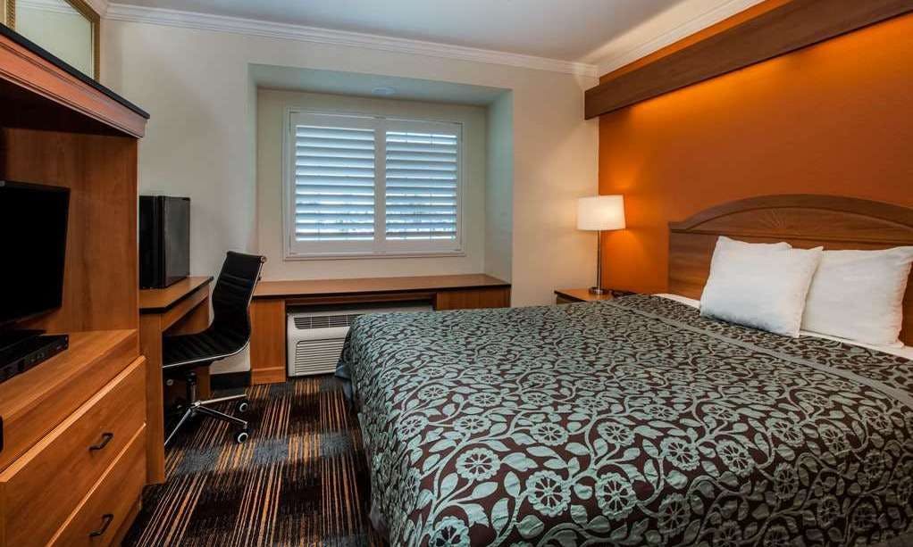 Days Inn & Suites by Wyndham Antioch