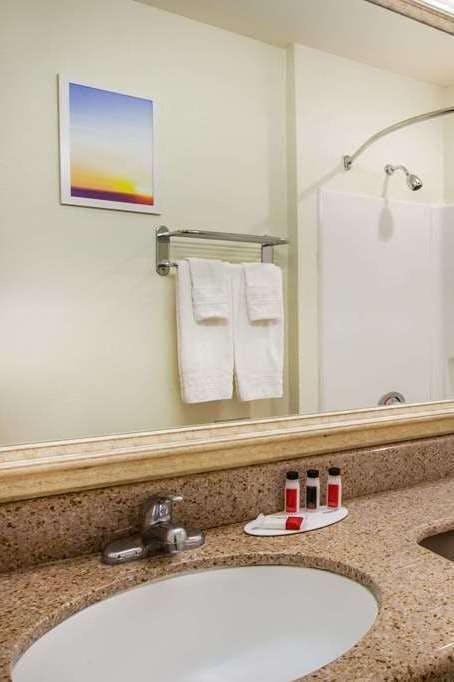 Hotel Days Inn and Suites Antioch photo 4