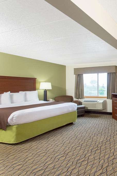 Hotel AmericInn by Wyndham Sheboygan photo 3