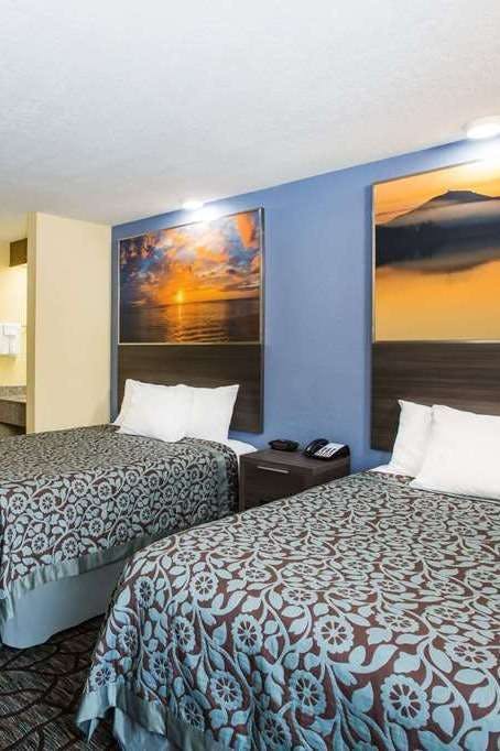 Hotel Days Inn by Wyndham Blue Springs photo 1