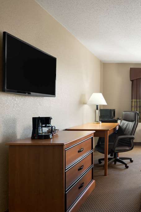 Hotel Super 8 by Wyndham Green Bay I-43 Bus. Park photo 3