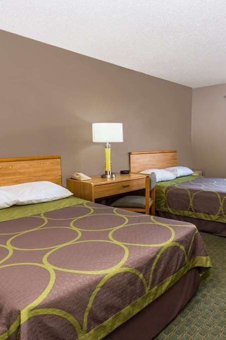 Hotel Super 8 by Wyndham St. Charles photo 1